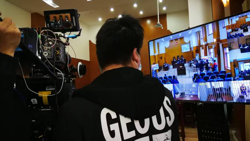 AI生成VS人工创意——大石桥市广告片拍摄公司的技术浪漫主义实践